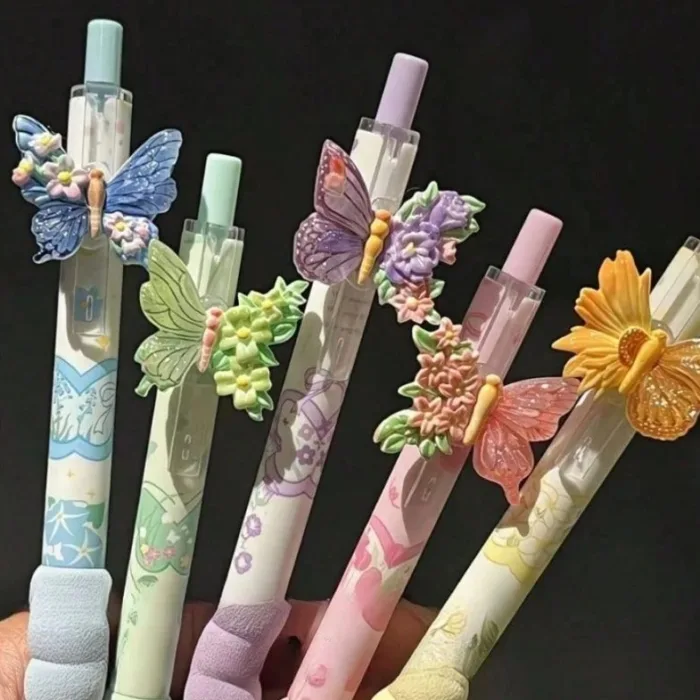 Caneta floral com borboleta 3D tinta preta