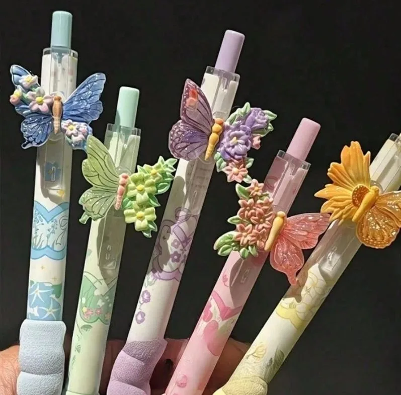 Caneta floral com borboleta 3D tinta preta